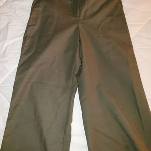 Loft size 10 olive green wide leg capri pants